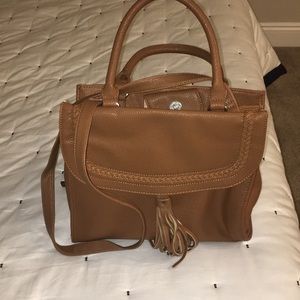 Nine West purse. Excellent condition .